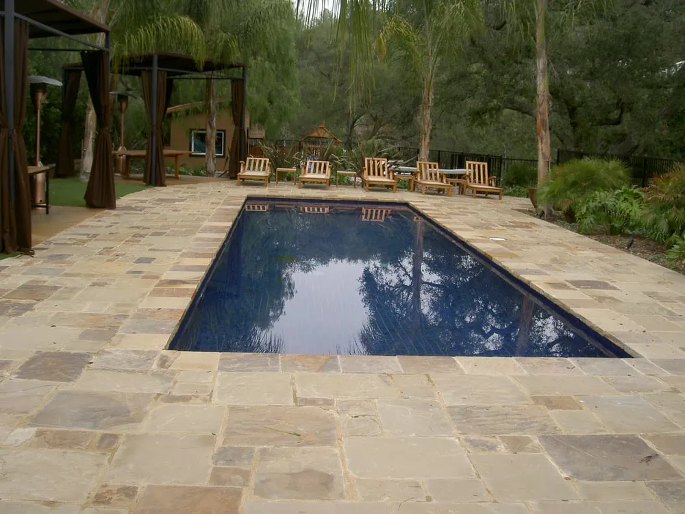 Reliable yard cleanup service in Encino, CA - Goldin Pools