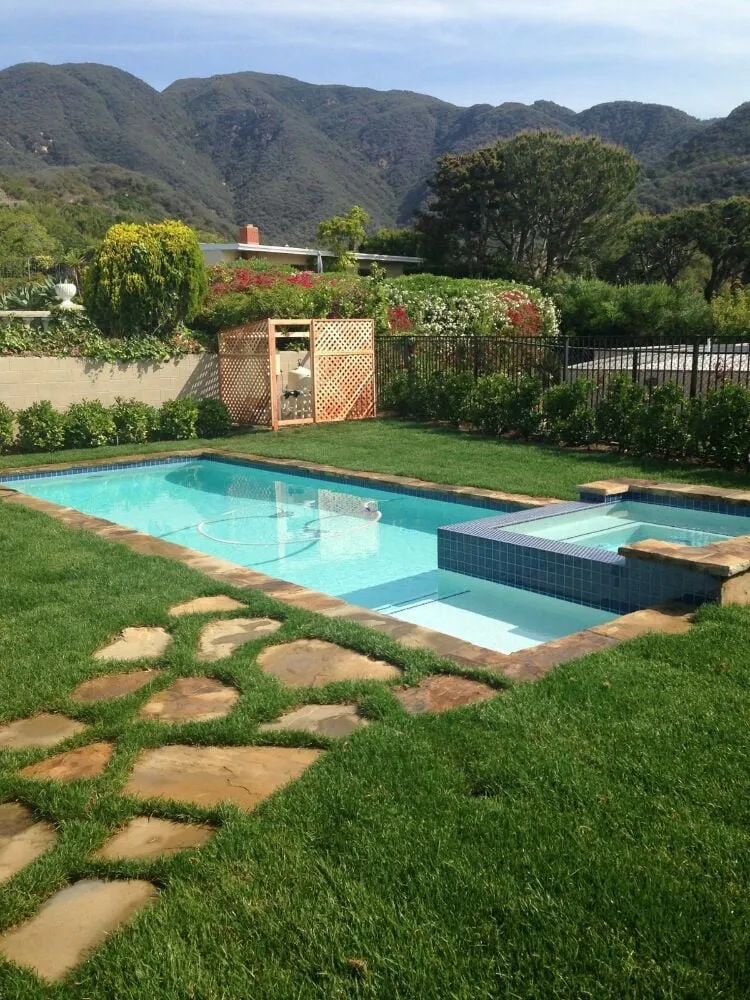 Professional garden landscaping experts serving Encino, CA - Goldin Pools
