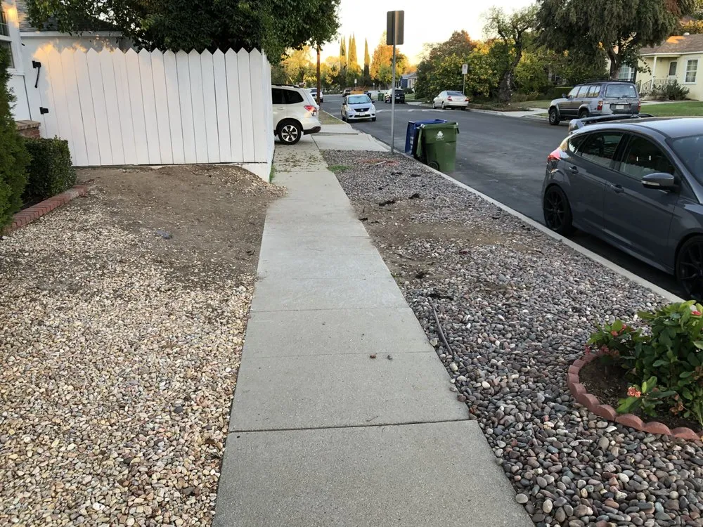 Professional yard maintenance experts serving Encino, CA - Goldin Pools