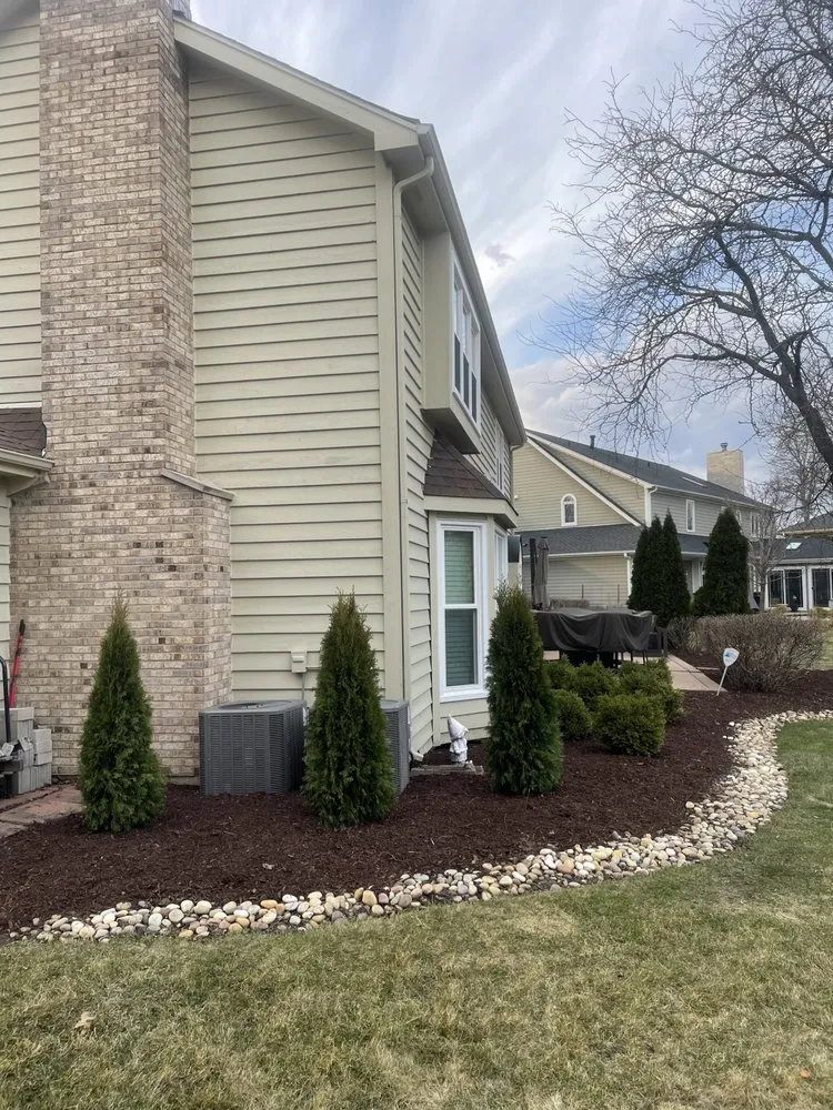 Local outdoor landscaping experts serving Naperville, IL - GoldLeaf Landscapes