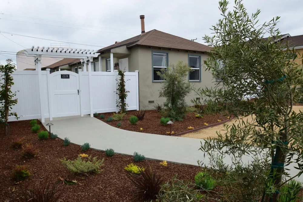 Professional yard maintenance in Hermosa Beach, CA by Goldman Landscape
