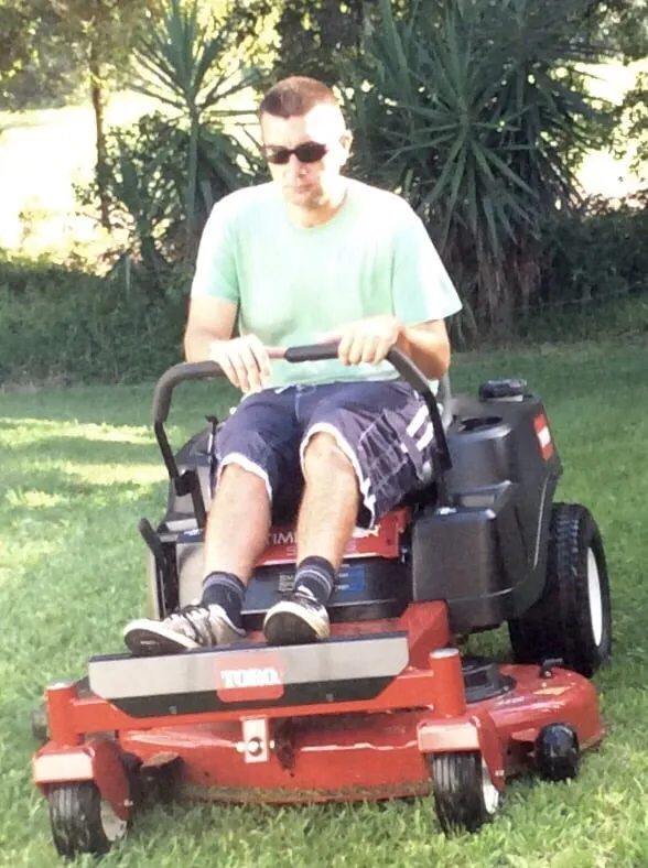 Top-rated lawn mowing service for residential properties in Kissimmee, FL by Goldridge Property Services