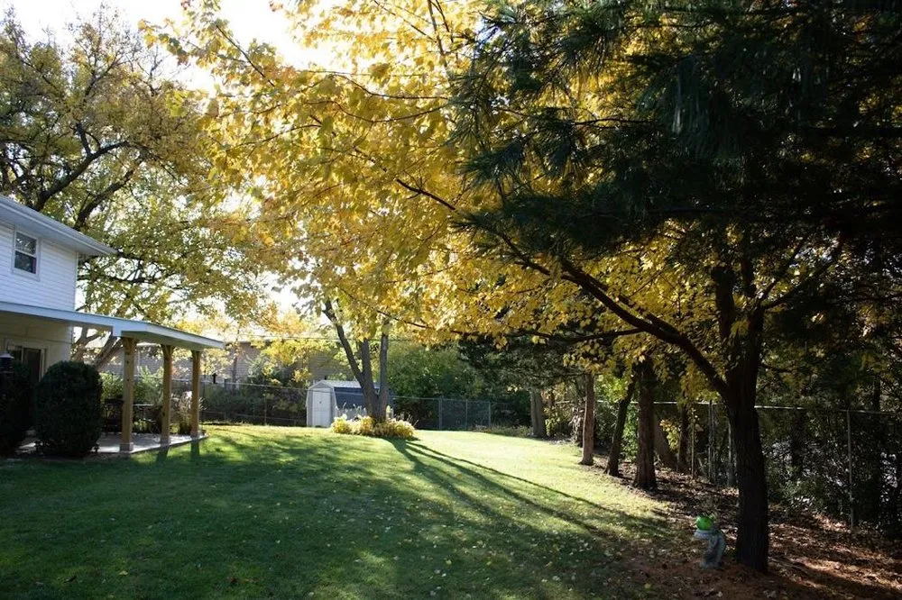 Local residential landscaping in Pekin, IL by Golf Green Lawn Care