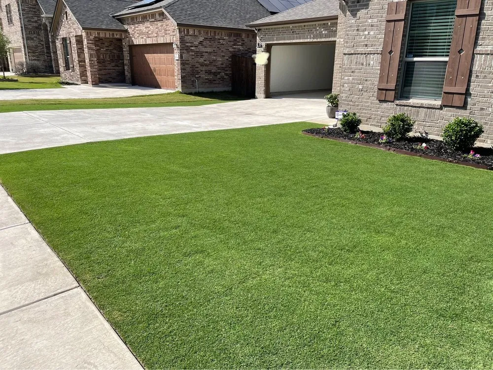Expert lawn mowing service in Hutto, TX - GolfLawns