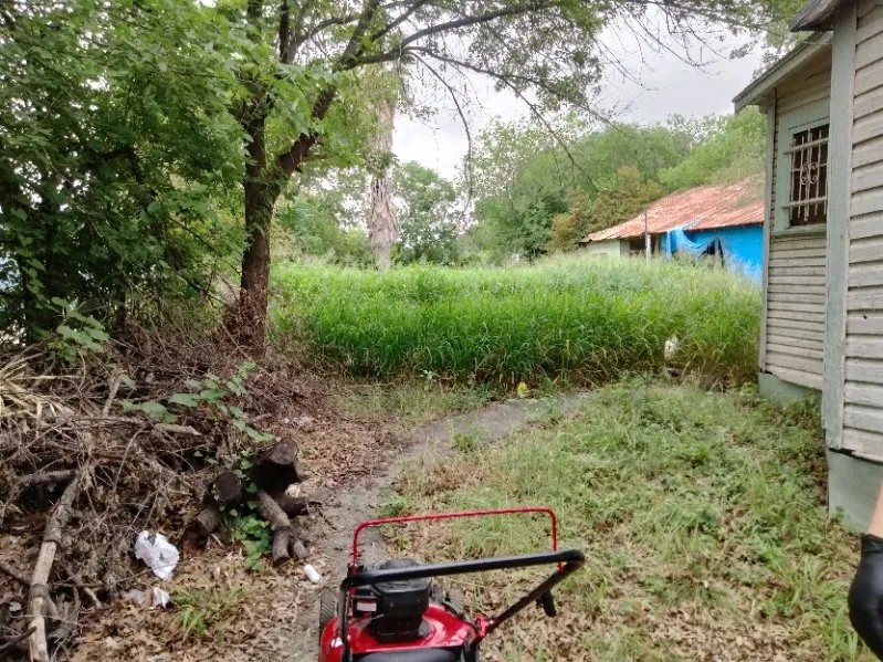 Local lawn care service experts serving San Antonio, TX - Gomez & Sons Lawn Maintenance