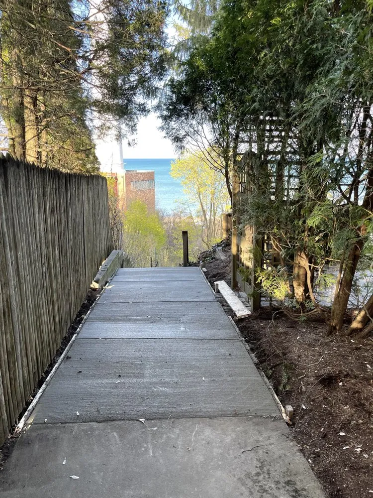 Top-rated residential landscaping in Chicago, IL by Gomez Concrete and Landscape