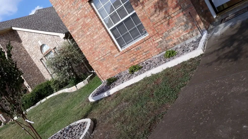 Custom yard cleanup service in Plano, TX by Gomez Fine Landscaping