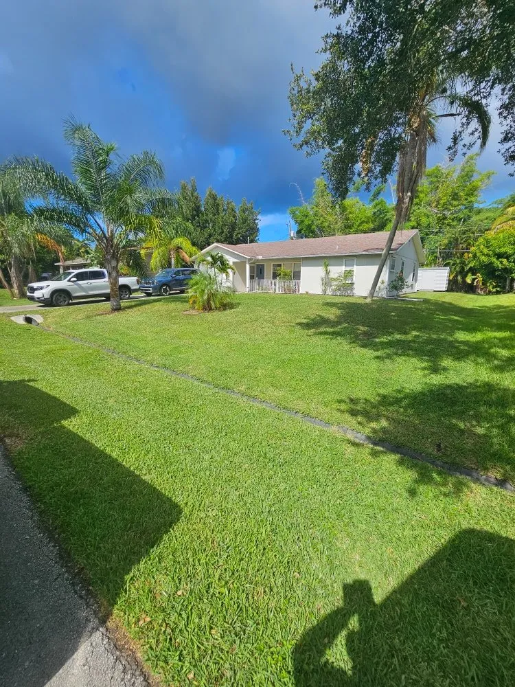 Custom landscape installation experts serving Sebastian, FL - Gomez Green Lawn Care