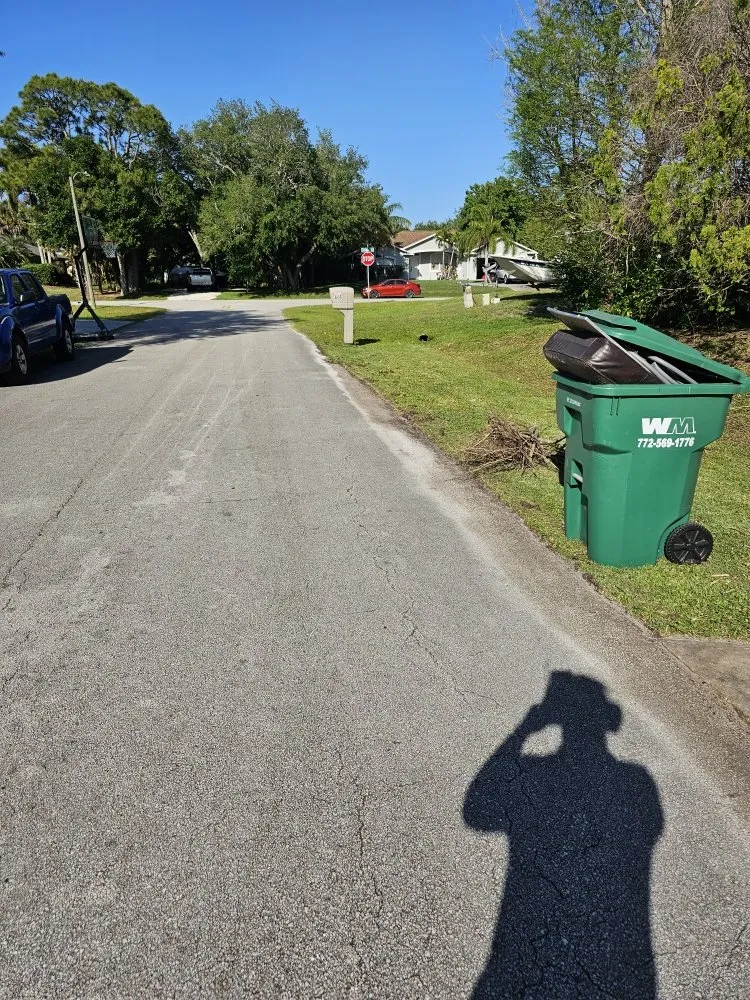 Local yard maintenance in Sebastian, FL - Gomez Green Lawn Care