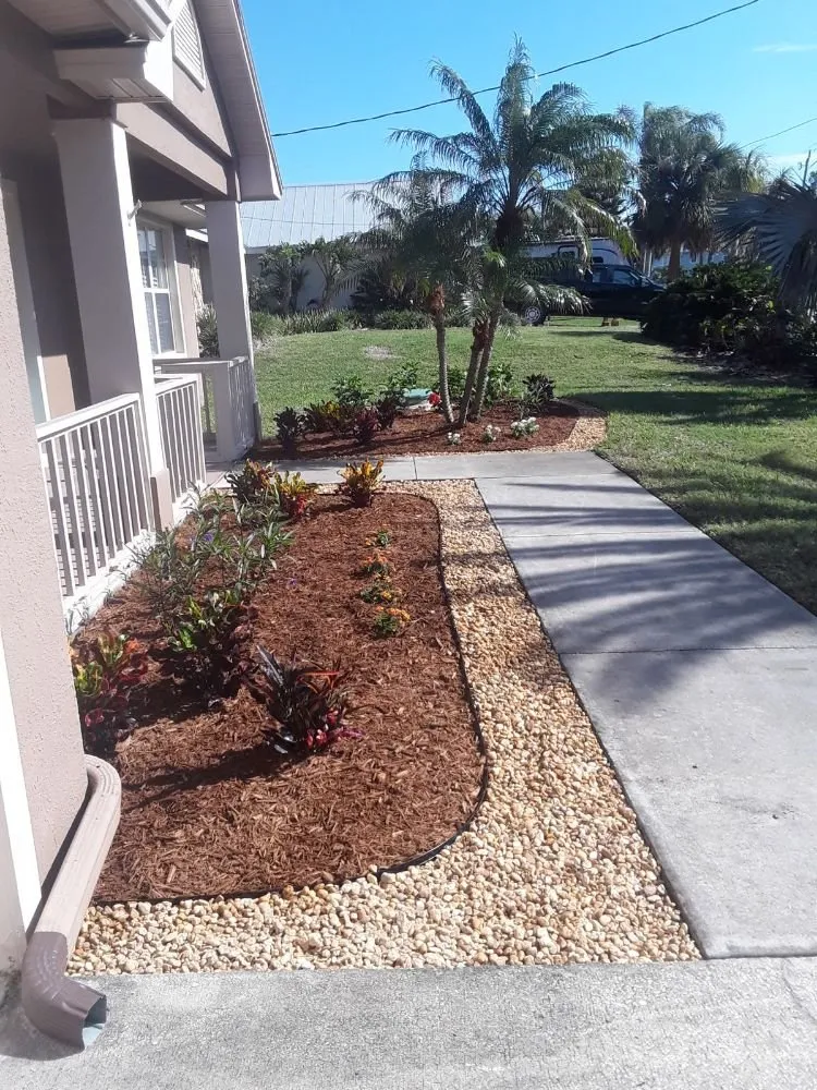 Professional yard maintenance experts serving Melbourne, FL - Gomez J landscaping