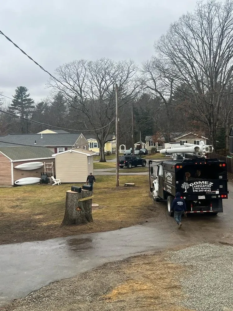 Professional garden landscaping in Dracut, MA - Gomez Landscaping & Tree Removal