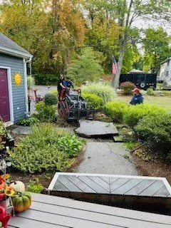 Gomez Landscaping & Tree Removal Logo