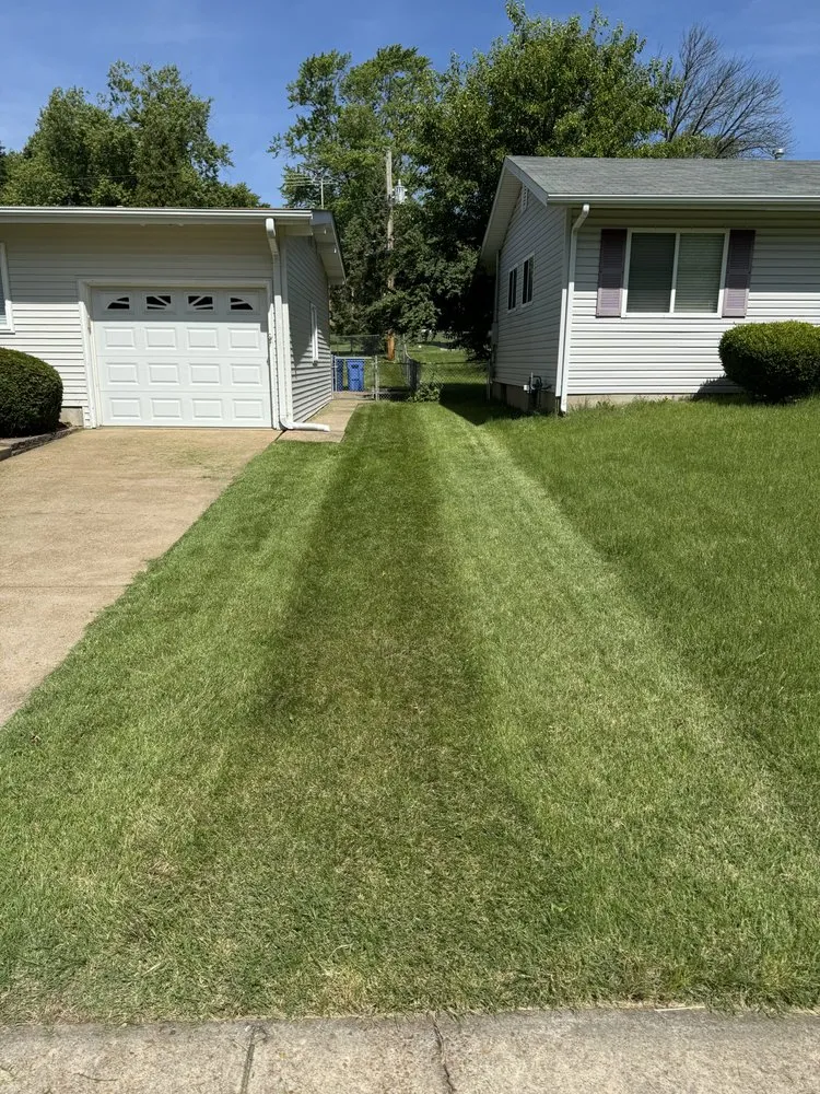 Custom garden landscaping in Saint Louis, MO - Gomez Landscaping & Tree Services