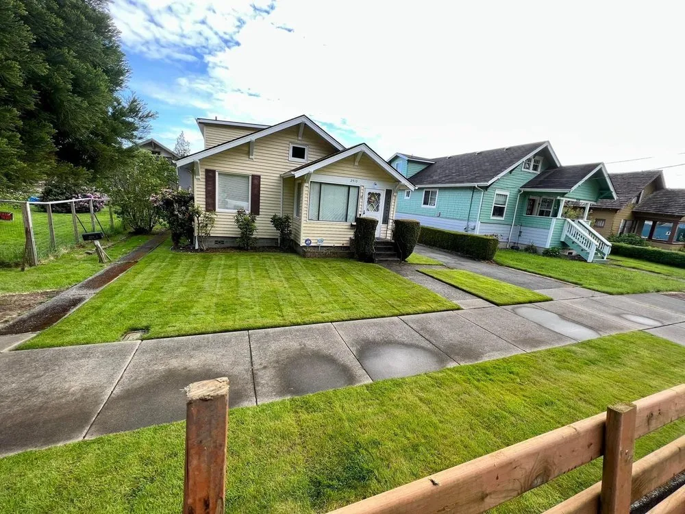 Local lawn mowing service for homes across Aberdeen, WA - Gomez landscaping