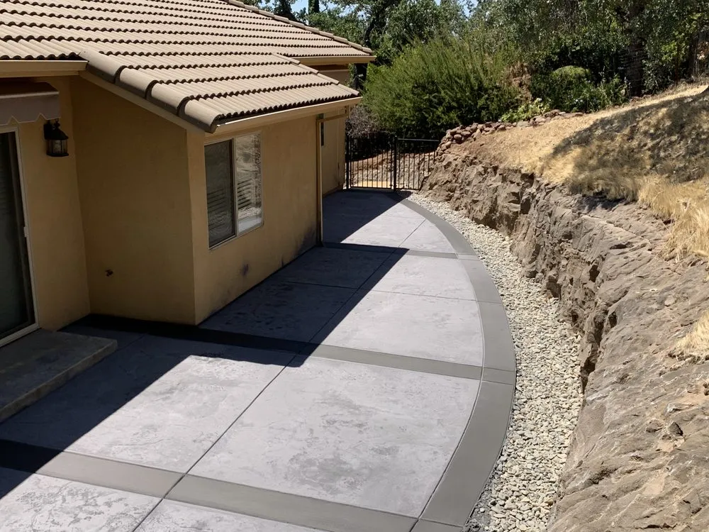 Custom garden landscaping for beautiful yards in American Canyon, CA by Gomez Landscaping