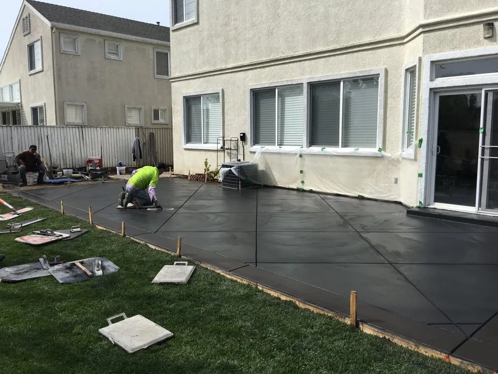 Professional lawn care service for year-round maintenance in American Canyon, CA by Gomez Landscaping