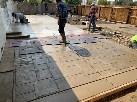 Gomez Landscaping Logo