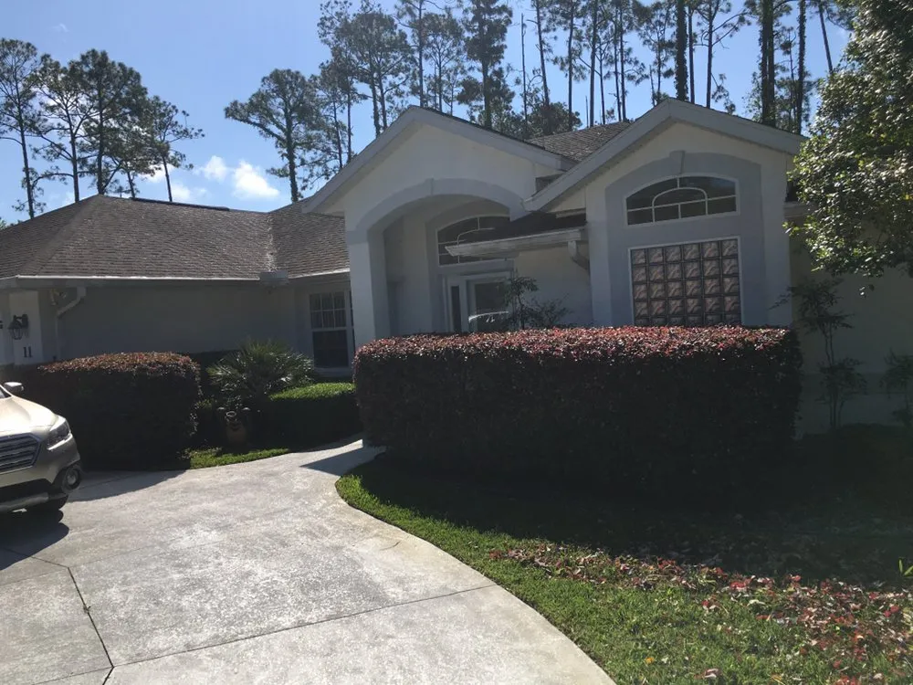 Professional yard cleanup service for homes in De Leon Springs, FL by Gomez landscaping