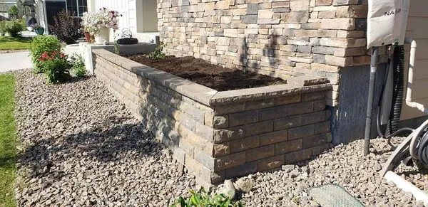 Gomez Landscaping Logo