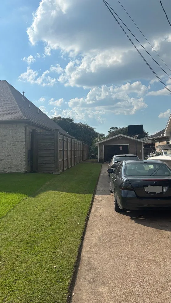 Top-rated yard maintenance for residential properties in Nederland, TX by Gomez Landscaping