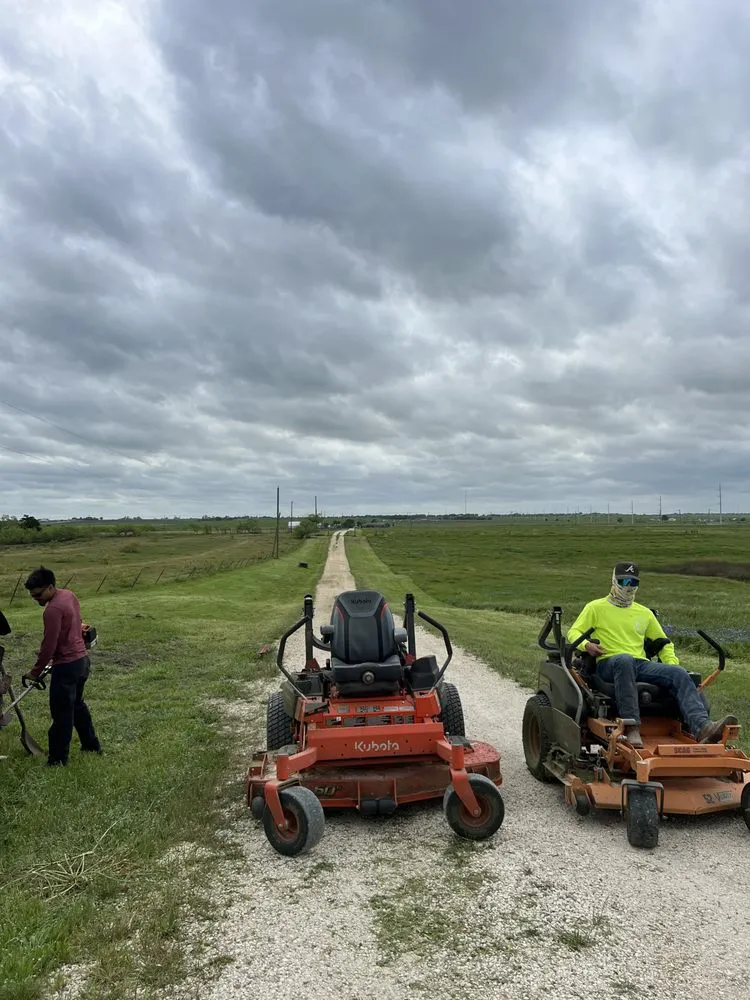 Top-rated landscape installation with custom design in Taylor, TX by Gomez Landscaping