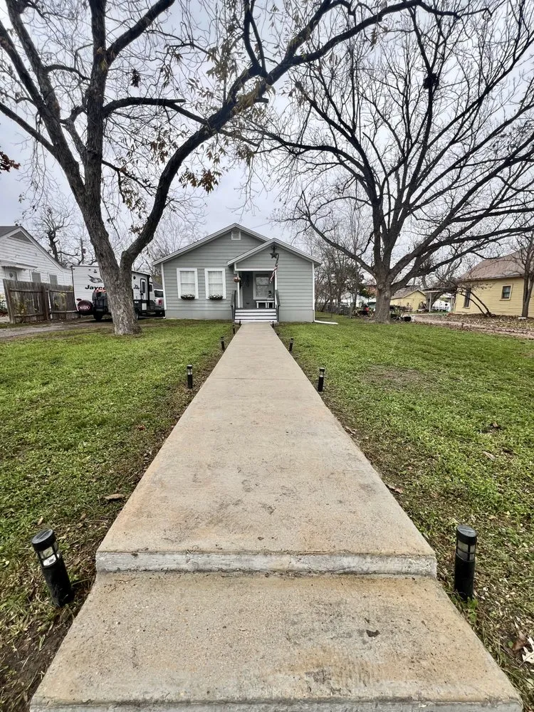 Reliable lawn care service experts serving Taylor, TX - Gomez Landscaping