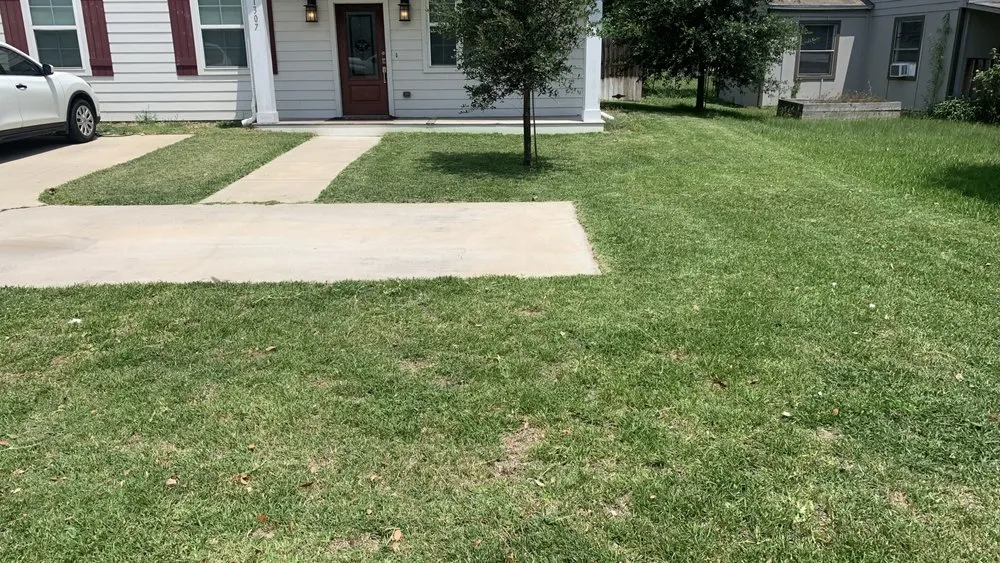 Reliable lawn mowing service in Bryan, TX - Gomez Lawn Care