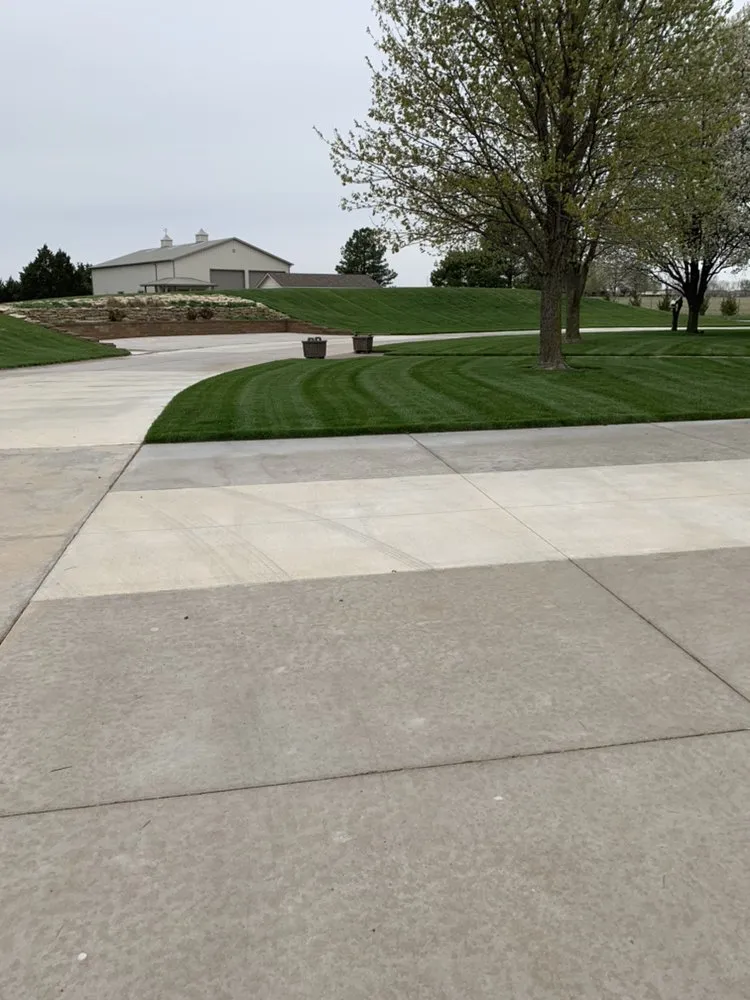 Professional garden landscaping in Wichita, KS by Gomez Lawntree