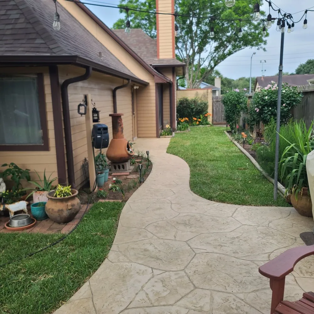 Expert yard maintenance with custom design in Houston, TX by Gomez Trees & Landscape