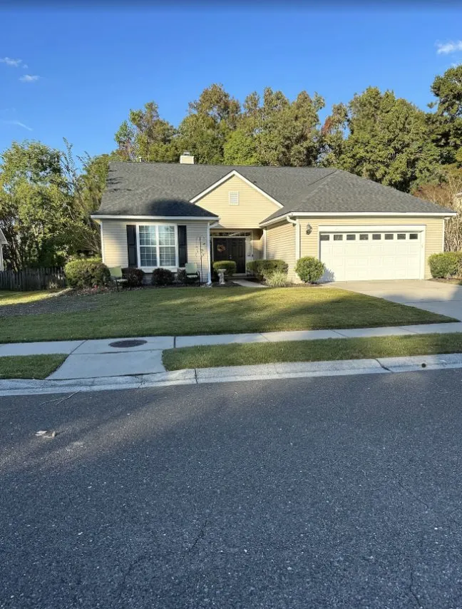 Local lawn care service experts serving Charleston, SC - Gomez Trees & Lawn Service