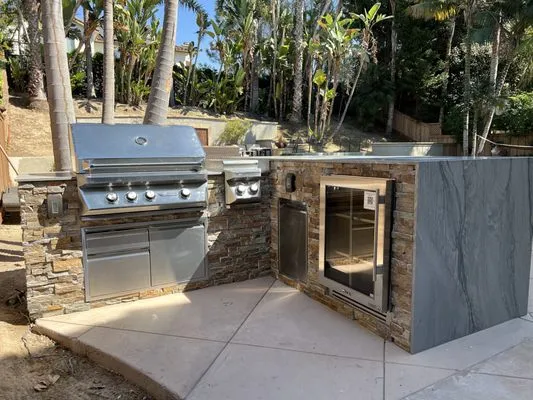 Gommi Bros. Landscaping Logo