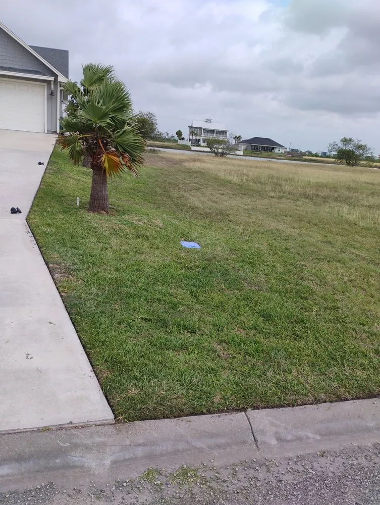 Reliable lawn mowing service in Rockport, TX - Gon Landscaping
