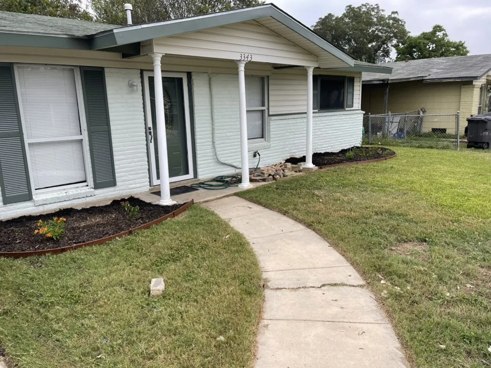 Top-rated lawn mowing service for homes in Elmendorf, TX by Gonzales Landscaping