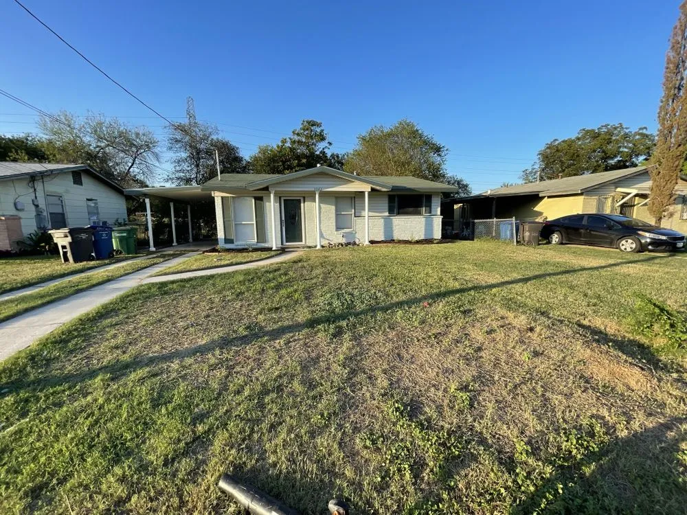 Top-rated yard maintenance in Elmendorf, TX by Gonzales Landscaping