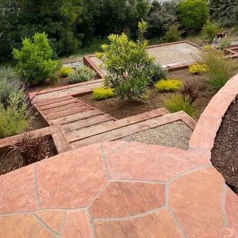 Custom lawn care service experts serving Redwood City, CA - Gonzales Paint And Lascape