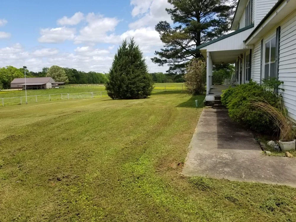 Affordable lawn care service in Rockport, AR - Gonzalez Crewcut Lawn