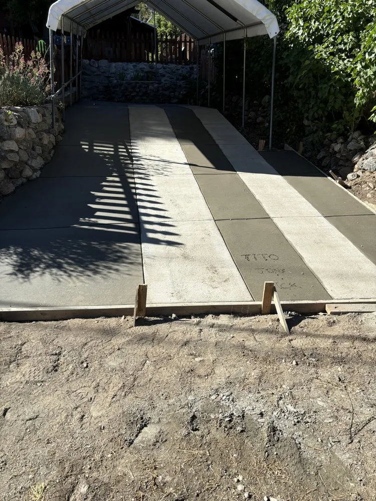 Affordable lawn care service for year-round maintenance across Los Angeles, CA - Gonzalez Hardscape