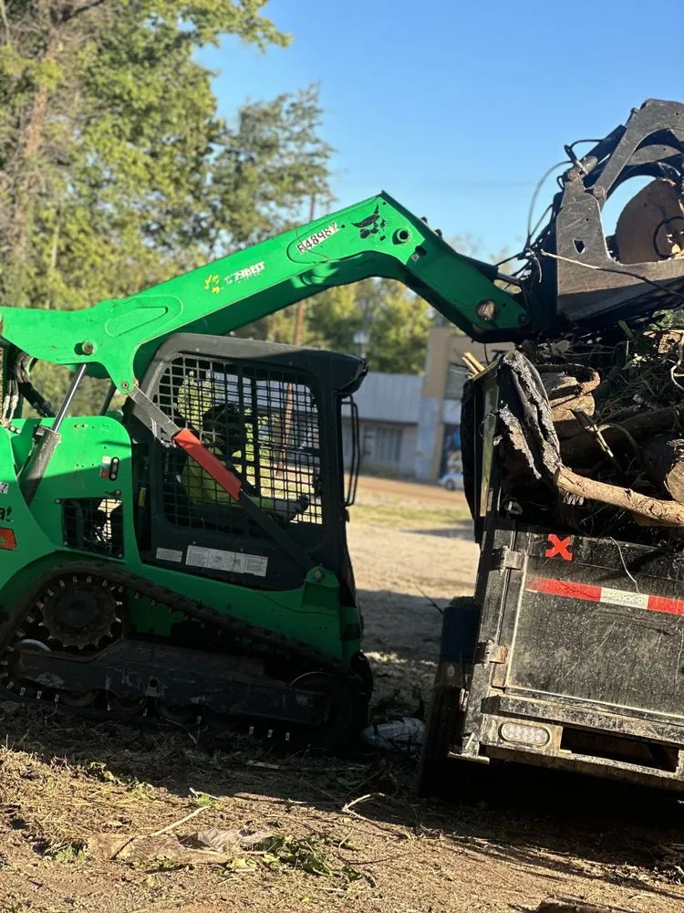 Expert garden landscaping in Memphis, TN by Gonzalez Landscaping and Tree Services