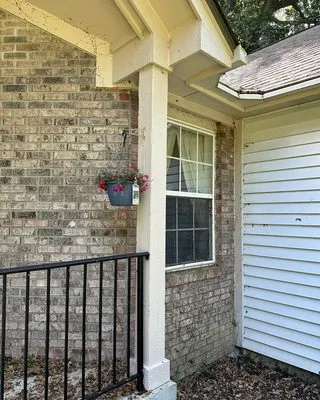 Gonzalez Lawn Care & Landscaping Logo