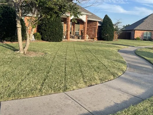 Gonzalez Lawn Services Logo