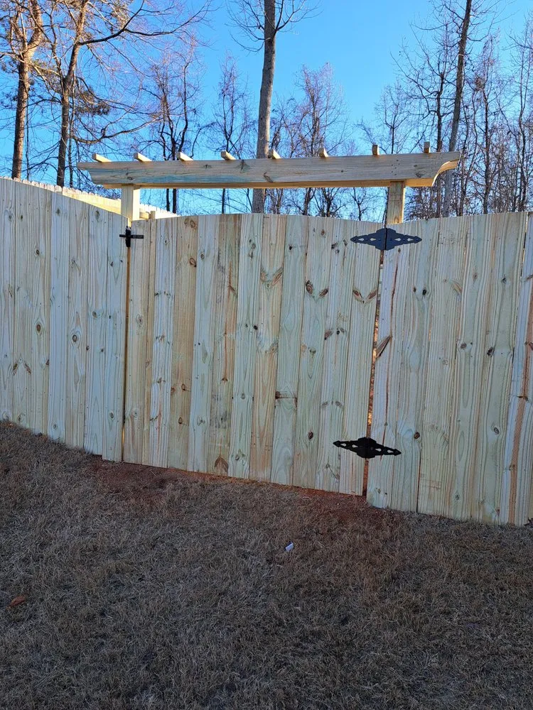 Affordable yard maintenance experts serving Lithia Springs, GA - Gonzalez Soto Landscaping