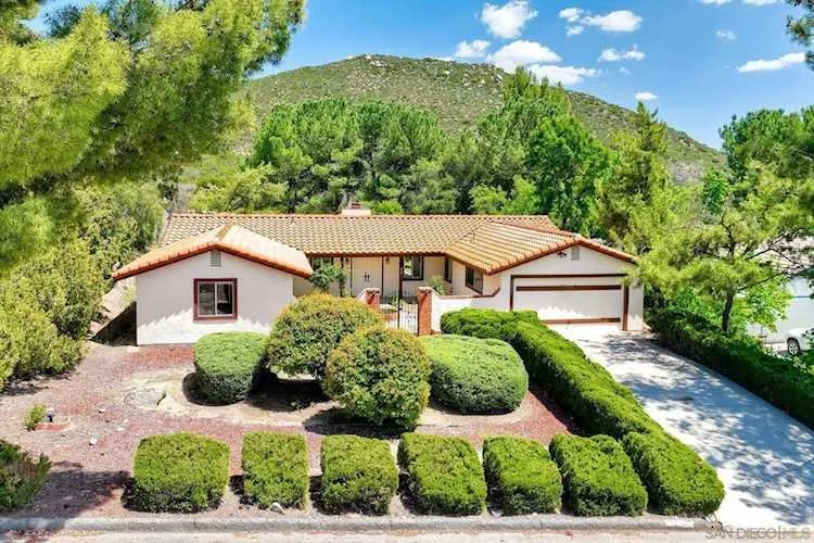 Custom outdoor landscaping in Ramona, CA - Gonzalo Flores Landscaping