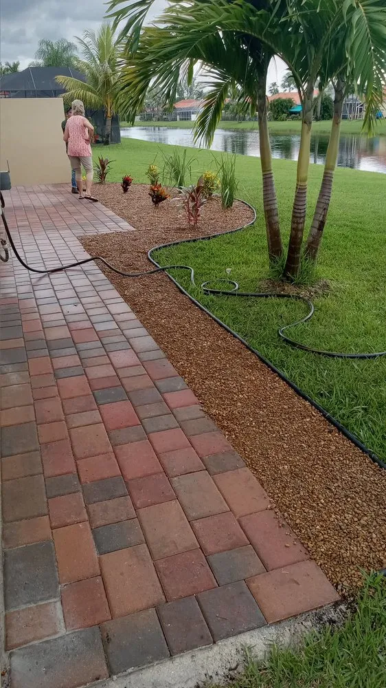 Expert residential landscaping in Lantana, FL by Gonzalo’s Lawn Services