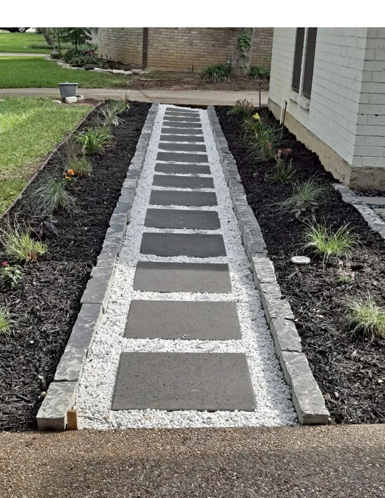 Professional lawn mowing service in Wilmer, TX - Gonzelez Green Lawn Care