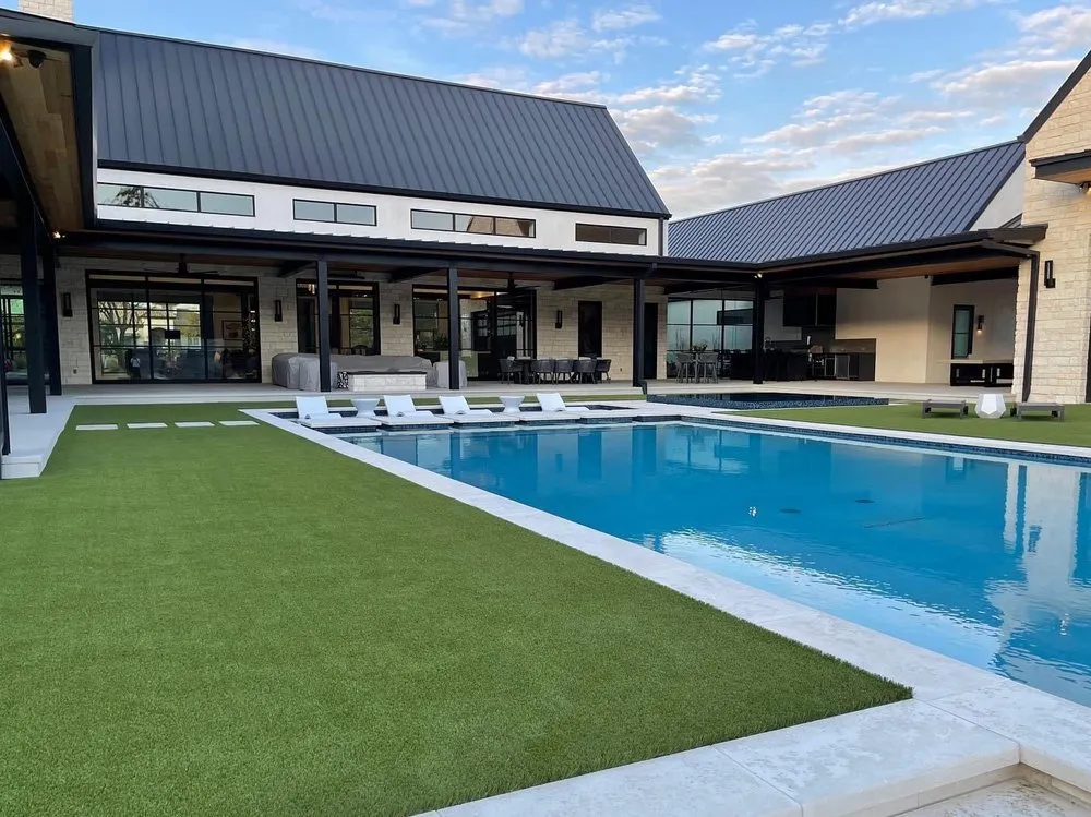 Custom lawn mowing service for beautiful yards in Dallas, TX by González Artificial Grass