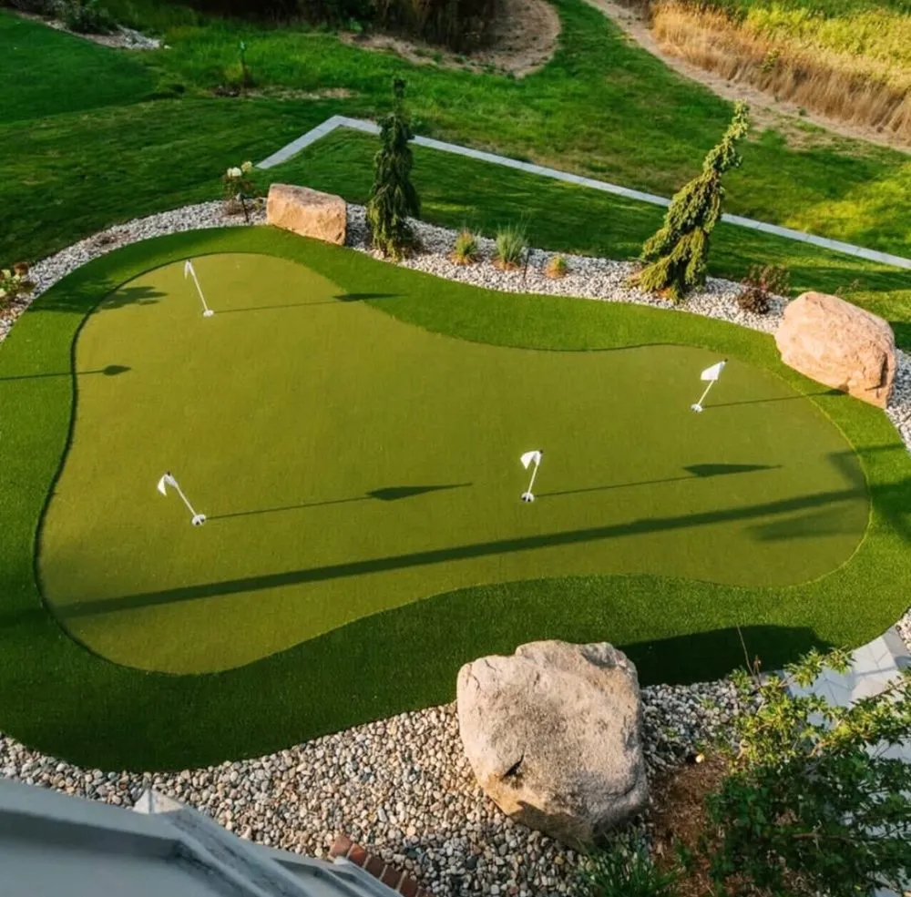 Local yard maintenance in Dallas, TX by González Artificial Grass