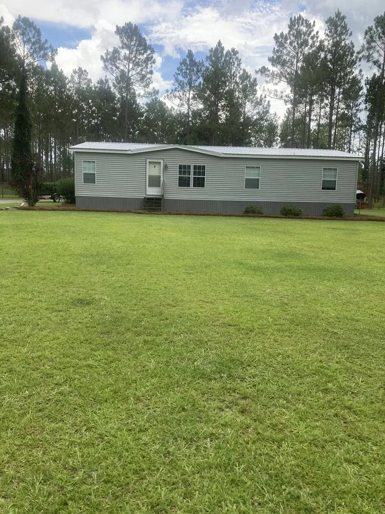 Affordable landscaping services for beautiful yards in Valdosta, GA by González