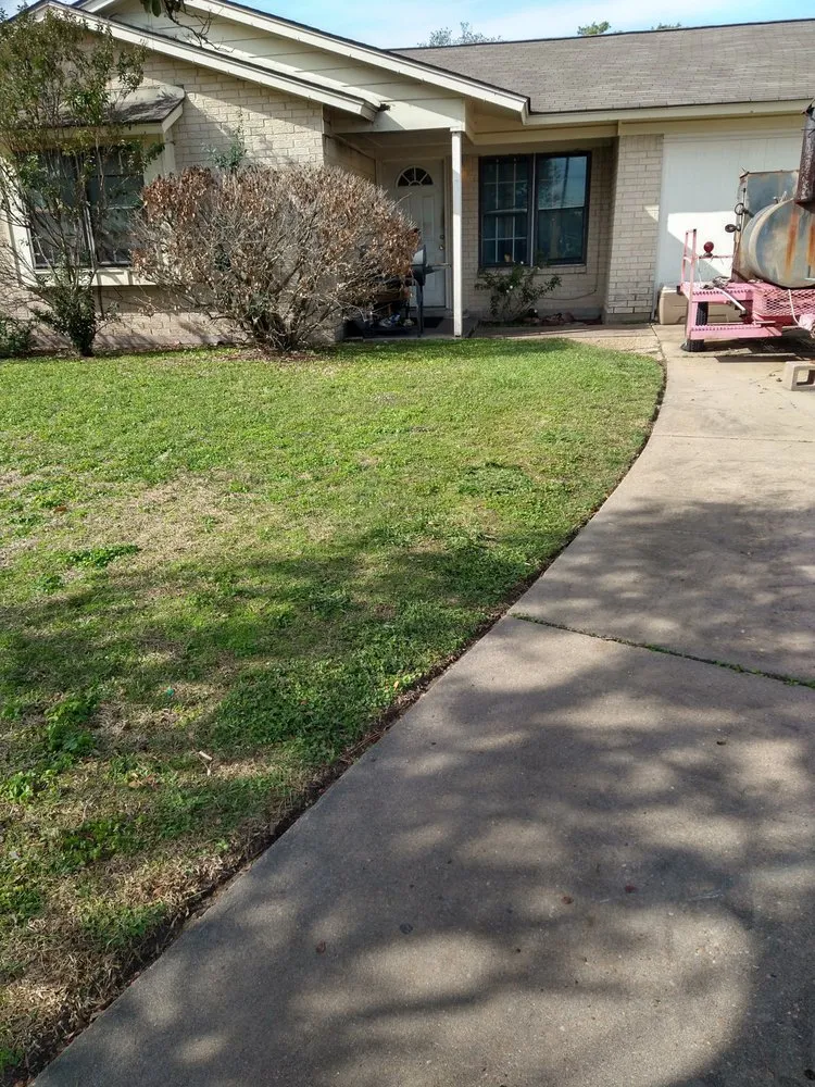 Custom yard cleanup service with custom design in Houston, TX by Gonzo's Landscaping