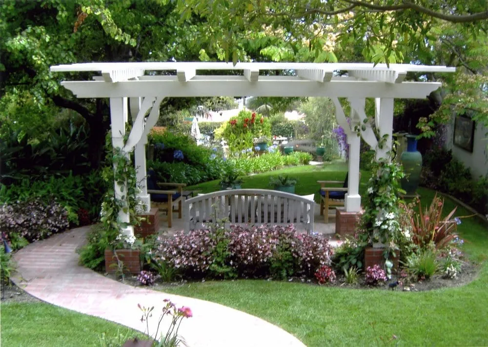 Reliable lawn care service in Ventura, CA by Good Earth Landscape