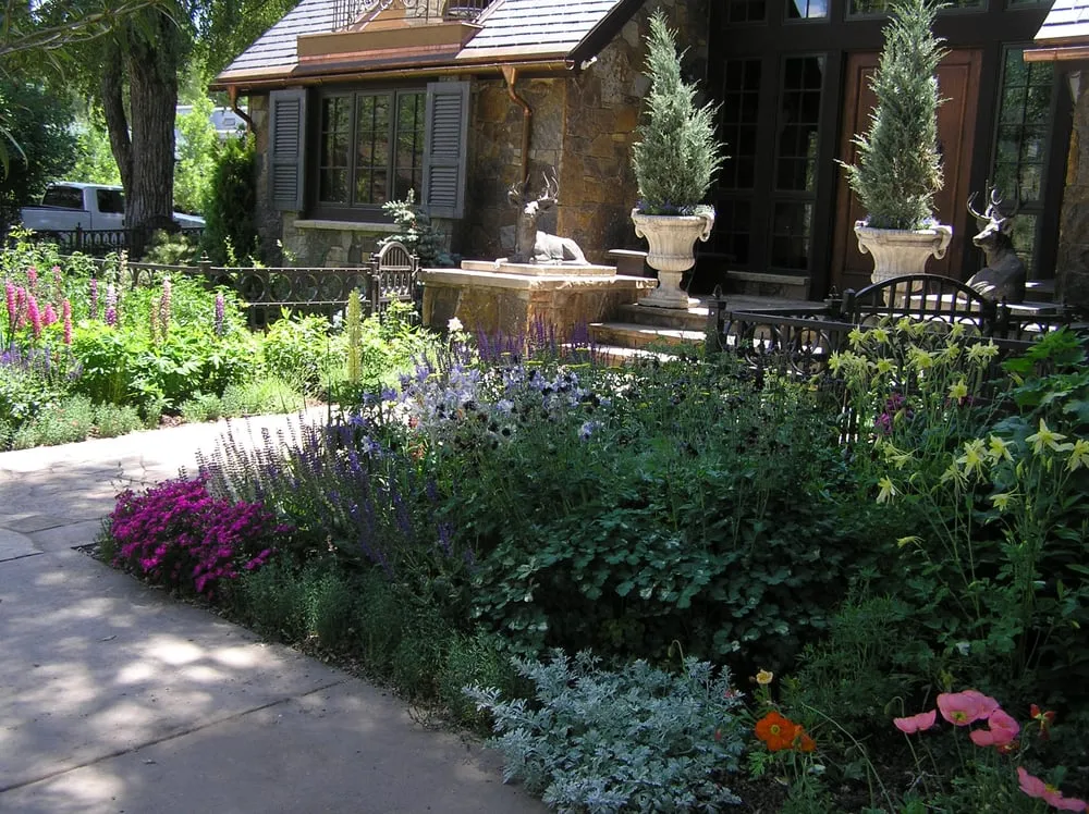 Custom yard maintenance for year-round maintenance in Carbondale, CO by Good Earth Landscaping & Maintenance